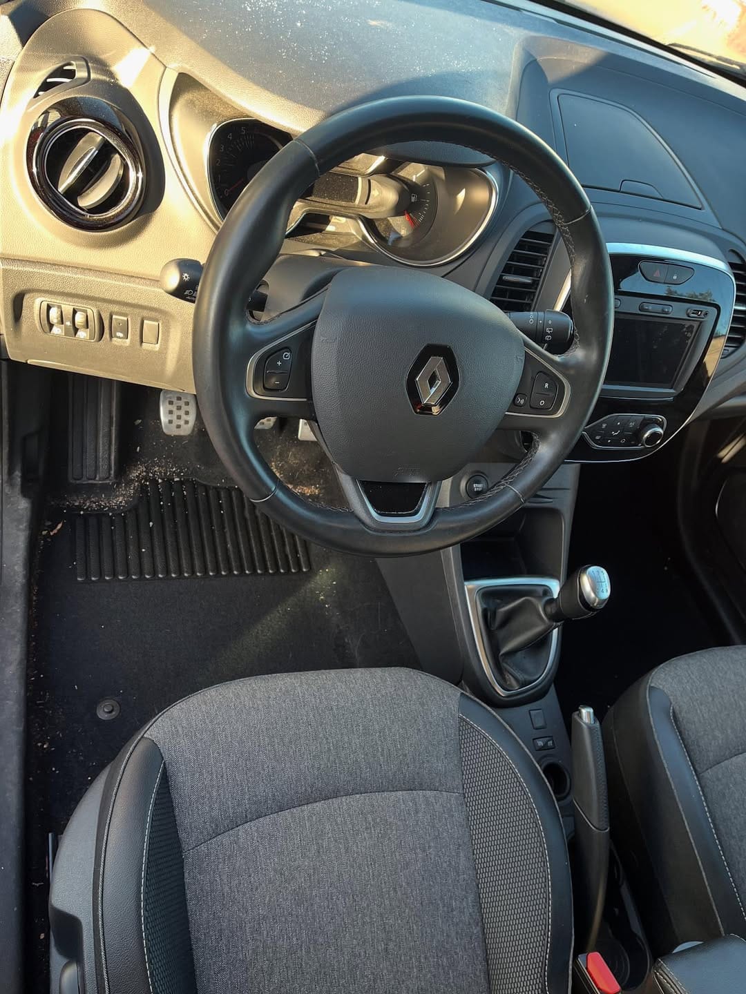 Intérieur_conduteur_renault_avant